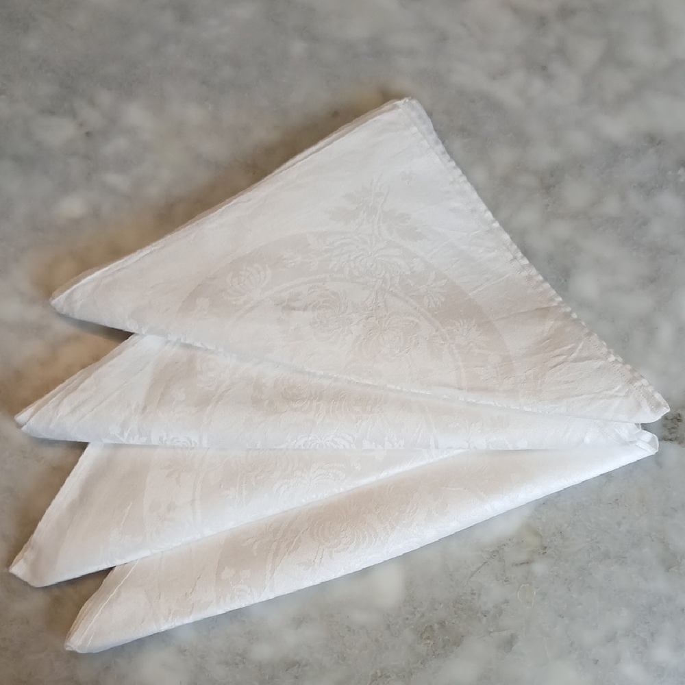 Vintage Set of 4 Elegant White Linen 22" Dinner Napkins